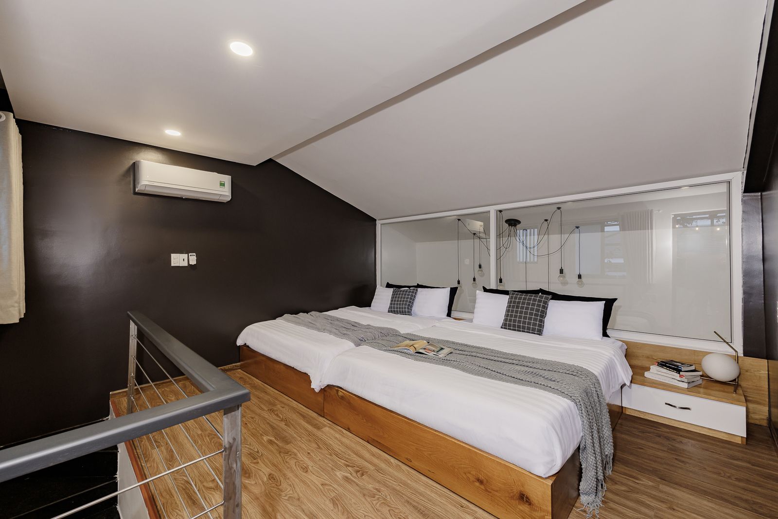 Duplex with Balcony